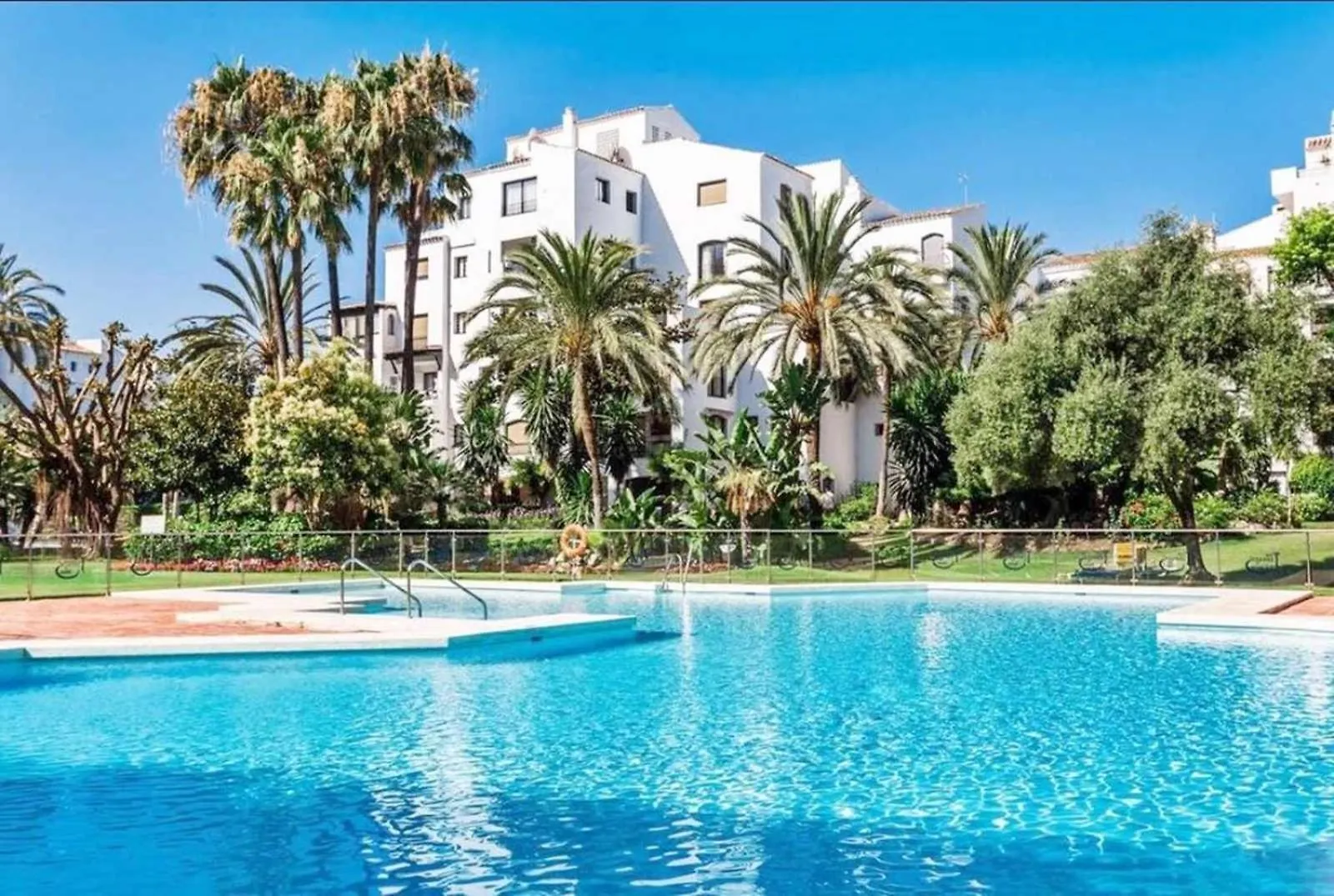 Apartamento En Jardines Del Puerto Apartment Marbella